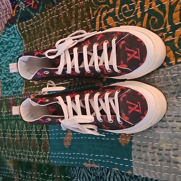 Authentic LV Catogram women's Stellar hi tops size 37 ***Rare*** - Picture 2 of 8